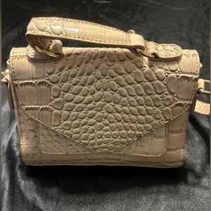 Elegant Crocodile-Embossed Tan Handbag